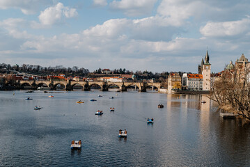 Panorama Pragi, blisko rzeki - obrazy, fototapety, plakaty