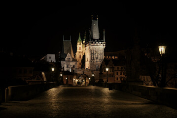 Fototapeta na wymiar Most Karola W Pradze podczas nocy