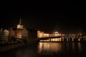 Fototapeta na wymiar Stare miasto w Pradze w nocy