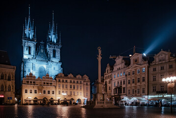 Stare miasto w Pradze w nocy