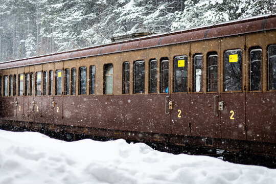 treno storico sulla neve