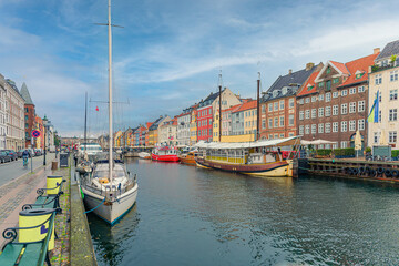 Obraz premium Many old boats, yachts and ships stand along the Nyhavn canal and colorful houses. Copenhagen, Denmark
