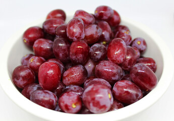 Les raisins rouges en collation