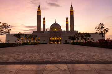 Masjed Sultan Qaboos with beautiful sunset
