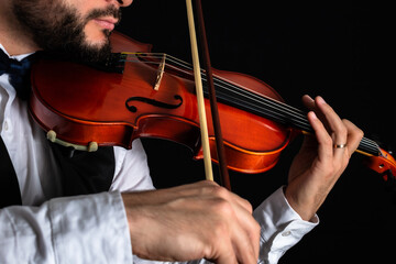 Violinista clásico tocando