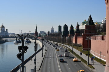 Obraz premium Panoramic view of the Kremlin wall and the Kremlin embankment. 03.24. 2022 Moscow, Russia.