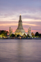 Fototapeta premium Wat Arun, Temple of Dawn and the Chao Phraya River, Bangkok, Thailand