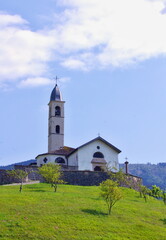 Fototapeta na wymiar Church in the Italian mountains