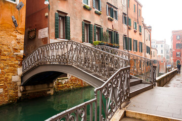Fototapeta na wymiar VENICE, ITALY - FEBRAURY 2020: Bridge on canal in Venice.