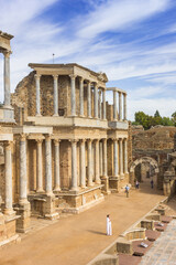 Obraz premium Roman prefect in a white robe speaking in the theater of Merida, Spain