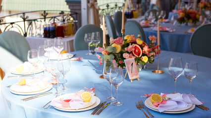 Wedding day event organization table setting decor