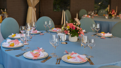 Wedding day event organization table setting decor