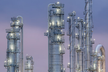 Fractionating towers at a petrochemical plant. - obrazy, fototapety, plakaty