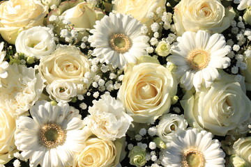 White bridal flower arrangement