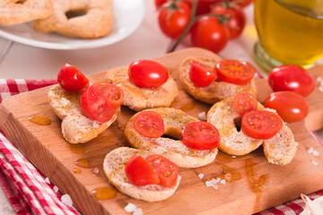 Friselle with cherry tomatoes and olive oil.