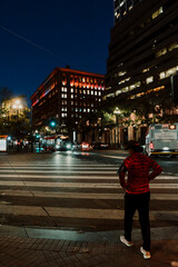 Obraz premium people walking in the city