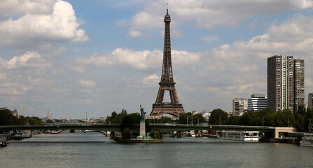Paris - Statue de la Liberté - Tour Eiffel
