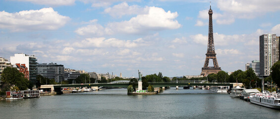 Fototapeta na wymiar Paris - Statue de la Liberté