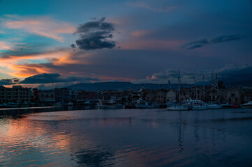 Obraz premium sunset over the river
