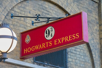 Fototapeta premium Sign for platform 9 and three quarters at kings cross station Universal Studios