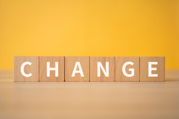 「CHANGE」と書かれた積み木