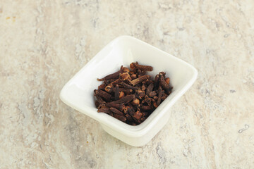 Dry Clove aroma in the bowl