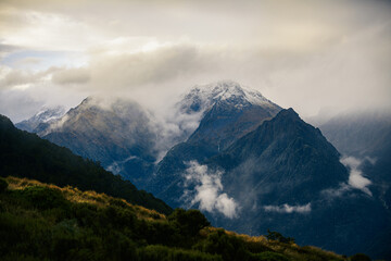 Obraz na płótnie Canvas Snow covered mountain peaks