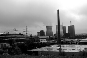 Blick von der Halde auf die Industriestadt Duisburg