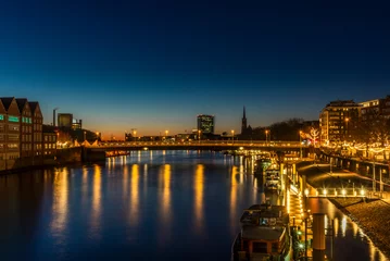 Foto op Plexiglas Night view of Bremen with the buildings, bridges and ships reflecting in the river © gdefilip