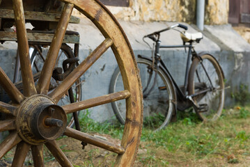 Fototapeta na wymiar Bulllock carth wheel and old rusty bicycle