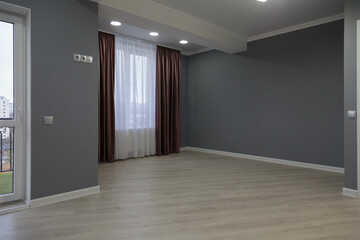 An empty newly renovated room with light Wallpaper.