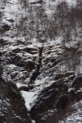 Fototapeta na wymiar paesaggio montano con neve