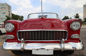 Fototapeta premium Front of an old American car in Havana, Cuba