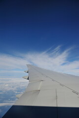 Fototapeta na wymiar 飛行機から見える空