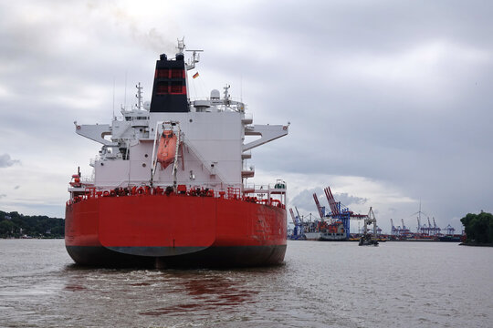 Containerschiff am Hanburger Hafen