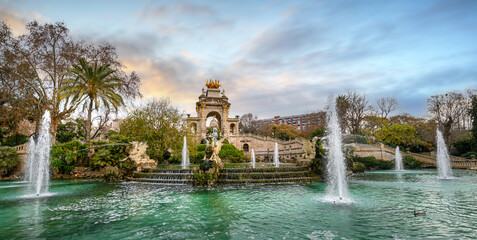 Fototapeta na wymiar Cascada del Parc de la Ciutadella in Barcelona, Spain. Fountain and monument with an arch and central Venus statue in a 19th-century park