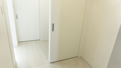 新築戸建ての室内のドア