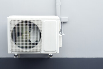 Turn on the air conditioner compressor at 25 degrees Celsius to save electricity at home.