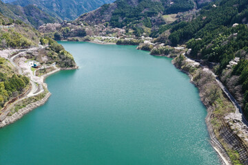 Obraz premium 高知県仁淀川町 春の大渡ダム