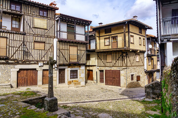 Fototapeta na wymiar Square with houses of typical mountain construction in the medieval town of La Alberca, Salamanca.