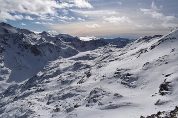 Fototapeta na wymiar ski and mountains in winter