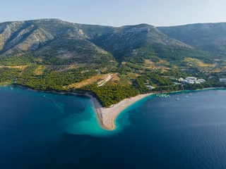 Photo sur Plexiglas Plage de la Corne d'Or, Brac, Croatie Vue aérienne de la plage de Zlatni rat sur la mer Adriatique, Bol, île de Brac, Croatie