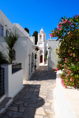 One of the charms of the Cyclades (here, in Pyrgos on the island of Tinos), in the heart of the Aegean Sea, are the narrow streets: white houses, colorful doors, flowery balconies and cobbled streets