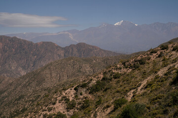 Naklejka premium View of the mountains in a sunny day. 