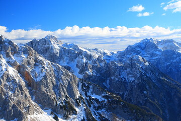 Obraz premium Snowy mountains of Slovenian Alps