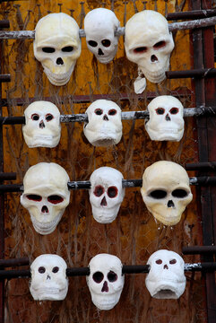 tzompantli, modern representation of a tzompantli, day of the dead tradition in Mexico, mexican traditions