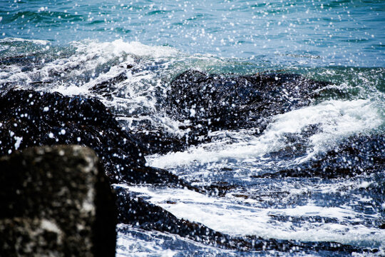 砕ける波 の画像 1 691 件の Stock 写真 ベクターおよびビデオ Adobe Stock