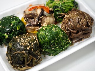 한국 전통음식, 고사리, 시금치, 버섯, 나물, 반찬