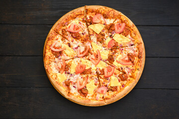 Pizza with minced meat, cheddar and tomato