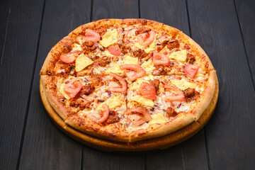 Pizza with minced meat, cheddar and tomato